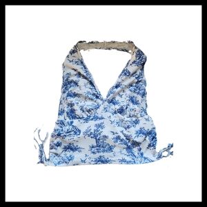 🍂3/$10🍂 SHEIN Curve Blue and White Patterned Top